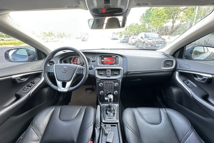 Used Volvo V40 2019 T3 Zhiyi Edition Interior 4