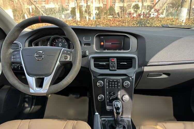 Used Volvo V40 2019 T3 Zhiyi Edition Interior 4