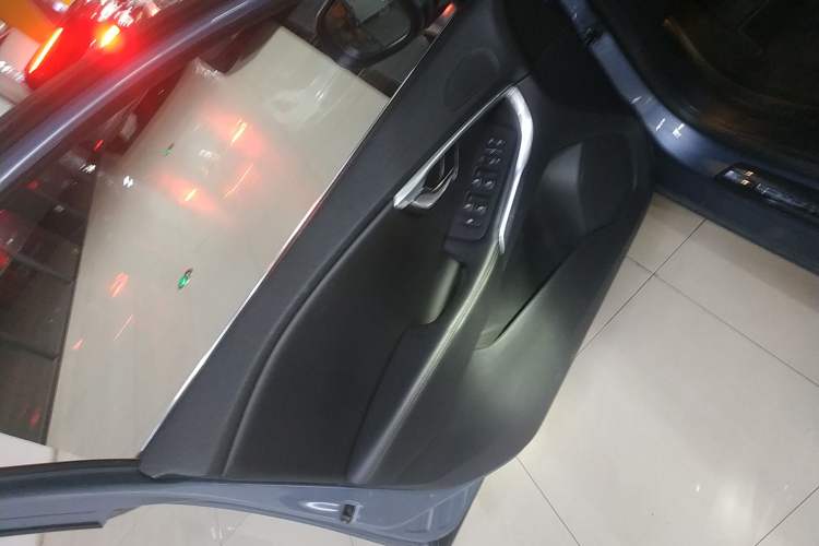 Used Volvo V40 2019 T3 Smart Luxury Edition Left Front Door Interior