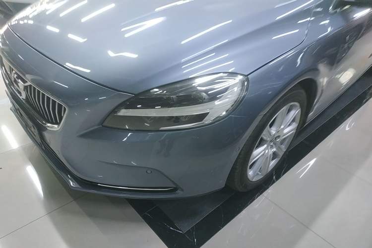 Used Volvo V40 2019 T3 Smart Luxury Edition Left Front Headlight