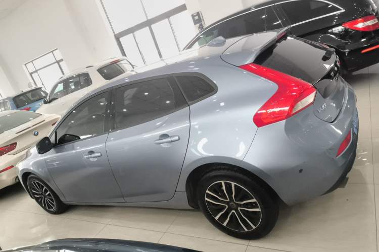 Used Volvo V40 2019 T3 Zhiyi Edition Left Side
