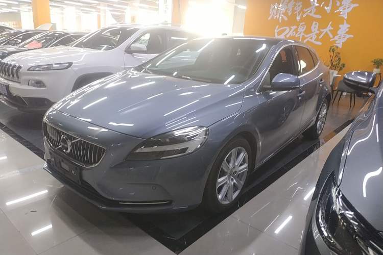 Used Volvo V40 2019 T3 Smart Luxury Edition Left Side