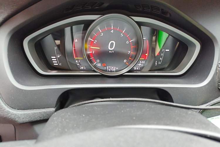 Used Volvo V40 2019 T3 Zhiyi Edition Odometer Close Up