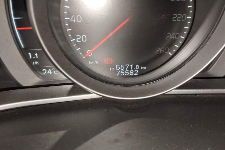 Used Volvo V40 2019 T3 Zhiyi Edition Odometer Close Up