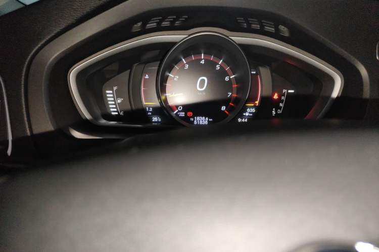 Used Volvo V40 2019 T3 Zhiyi Edition Odometer Close Up