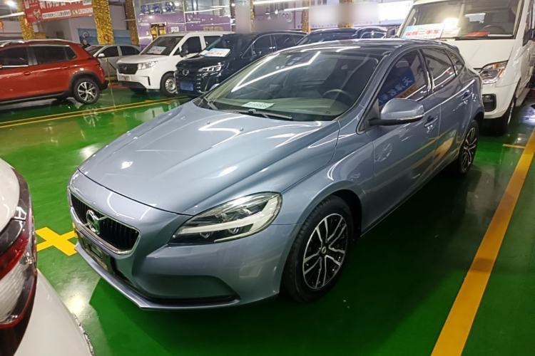 Used Volvo V40 2019 T3 Zhiyi Edition Guazi used car, China used car export, Used car for sale, Used cars, Cheapest cars for sale