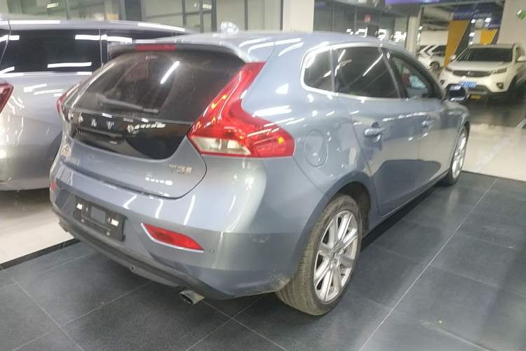 Used Volvo V40 2019 T3 Smart Luxury Edition Rear Right 45 Deg