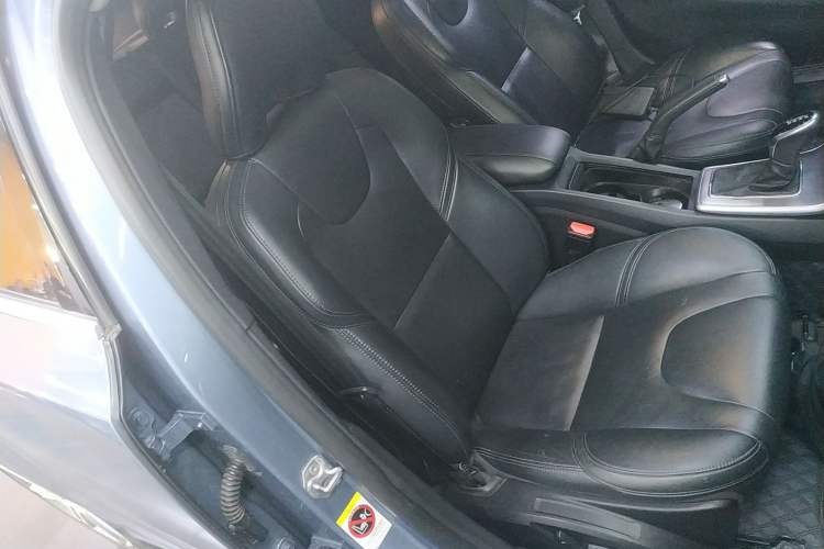 Used Volvo V40 2019 T3 Smart Luxury Edition Right Front Seat