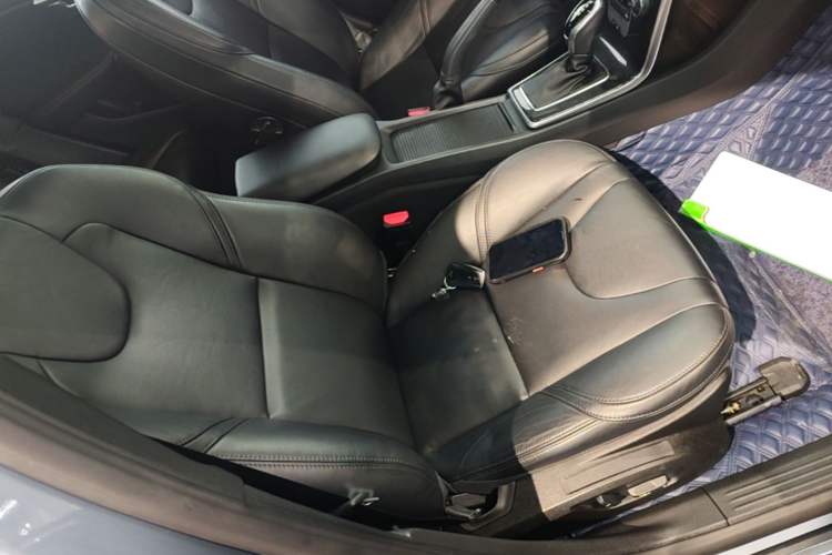 Used Volvo V40 2019 T3 Zhiyi Edition Right Front Seat