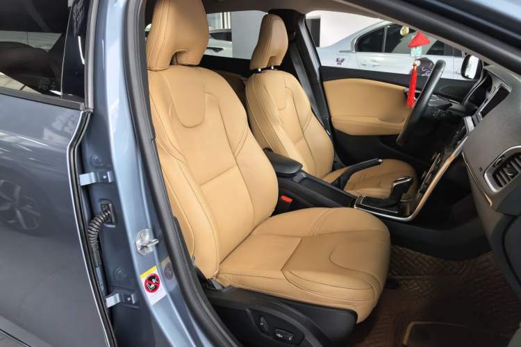 Used Volvo V40 2019 T3 Zhiyi Edition Right Front Seat
