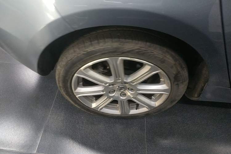 Used Volvo V40 2019 T3 Smart Luxury Edition Right Rear Wheel Hub