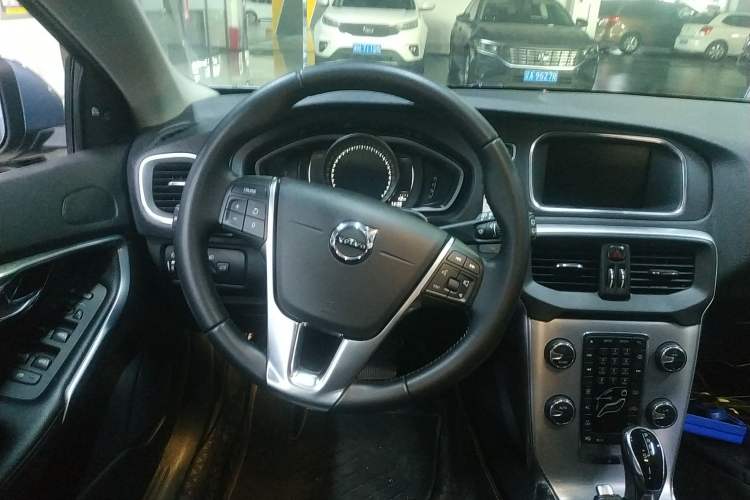 Used Volvo V40 2019 T3 Smart Luxury Edition Steering Wheel