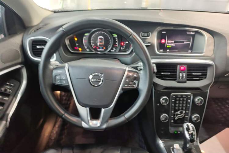 Used Volvo V40 2019 T3 Zhiyi Edition Steering Wheel