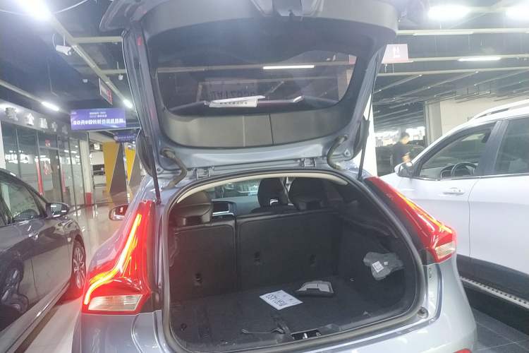 Used Volvo V40 2019 T3 Smart Luxury Edition Trunk