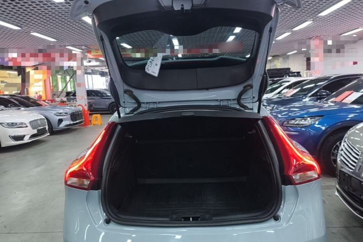Used Volvo V40 2019 T3 Zhiyi Edition Trunk