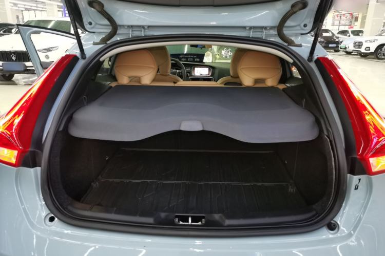 Used Volvo V40 2019 T3 Zhiyi Edition Trunk