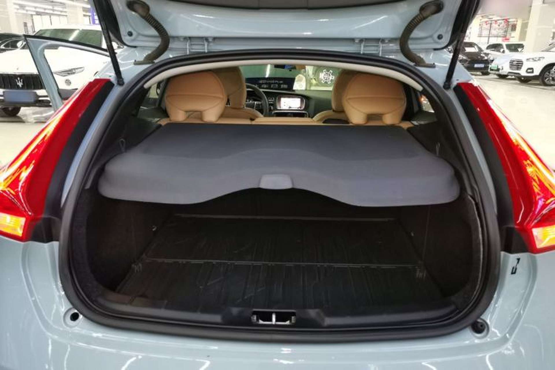Used Volvo V40 2019 T3 Zhiyi Edition Trunk