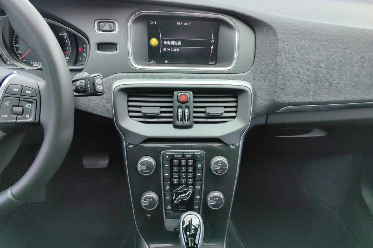 Used Volvo V40 2019 T3 Zhiyi Edition Audio And AC Panel