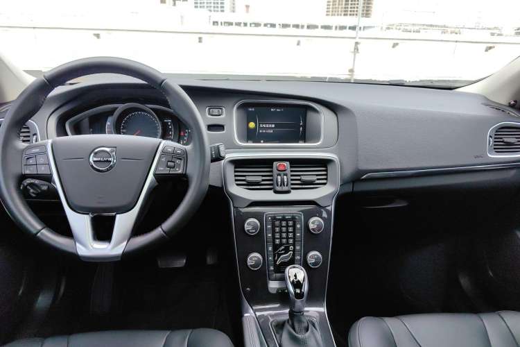 Used Volvo V40 2019 T3 Zhiyi Edition Center Console