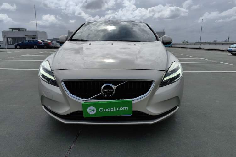 Used Volvo V40 2019 T3 Zhiyi Edition Front