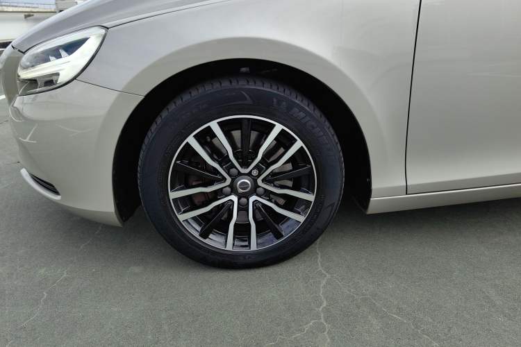 Used Volvo V40 2019 T3 Zhiyi Edition Left Front Wheel Hub