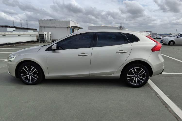 Used Volvo V40 2019 T3 Zhiyi Edition Left Side
