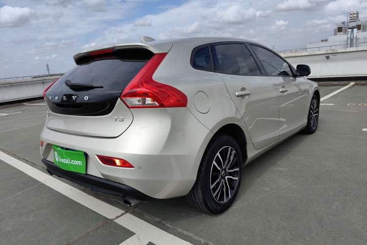 Used Volvo V40 2019 T3 Zhiyi Edition Rear Right 45 Deg