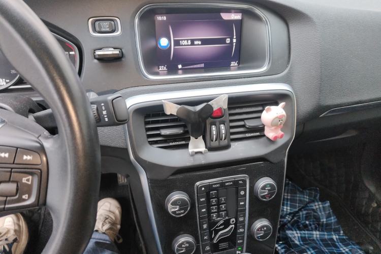 Used Volvo V40 2019 T3 Zhiyi Edition Audio And AC Panel