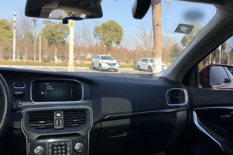 Used Volvo V40 2019 T3 Zhiyi Edition Audio And AC Panel