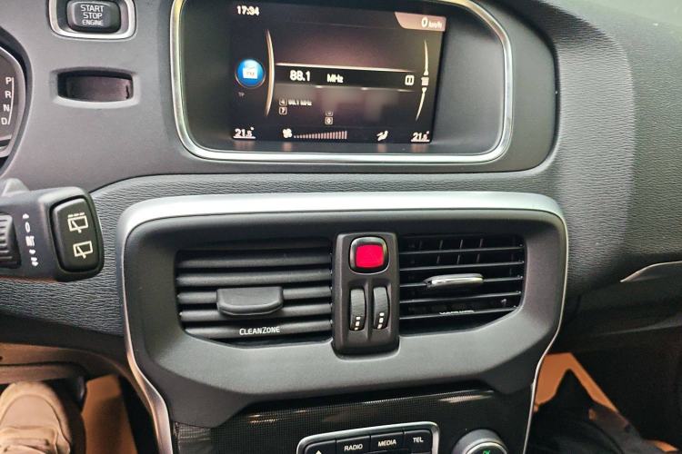 Used Volvo V40 2019 T3 Zhiyi Edition Audio And AC Panel