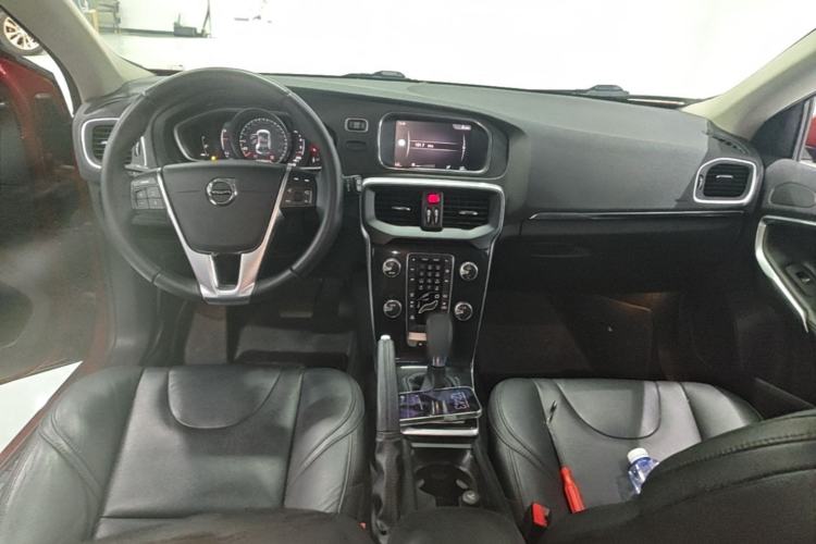 Used Volvo V40 2019 T3 Zhiyi Edition Center Console
