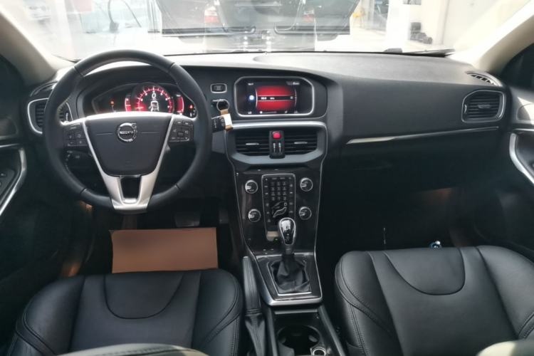 Used Volvo V40 2019 T3 Zhiyi Edition Center Console