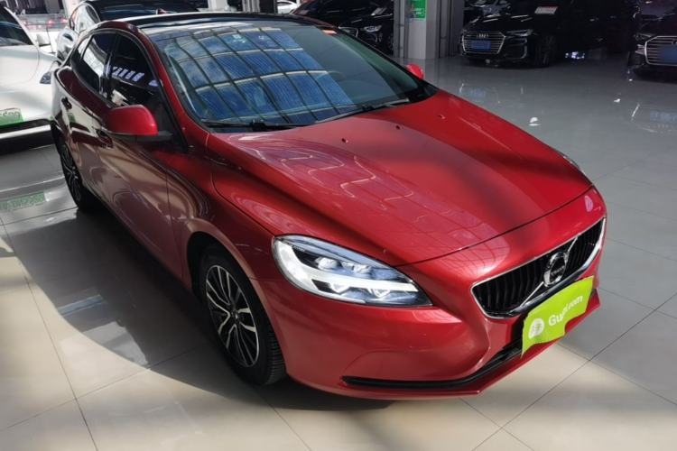 Used Volvo V40 2019 T3 Zhiyi Edition Front Right 45 Deg