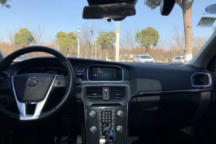 Used Volvo V40 2019 T3 Zhiyi Edition Interior 4