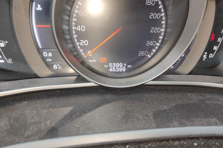 Used Volvo V40 2019 T3 Zhiyi Edition Odometer Close Up