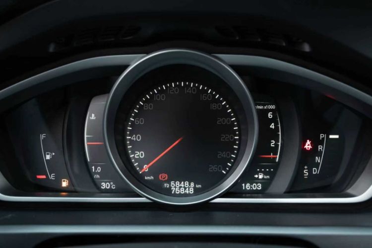 Used Volvo V40 2019 T3 Zhiyi Edition Odometer Close Up