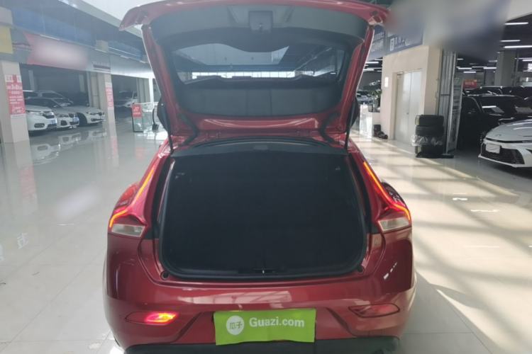 Used Volvo V40 2019 T3 Zhiyi Edition Trunk