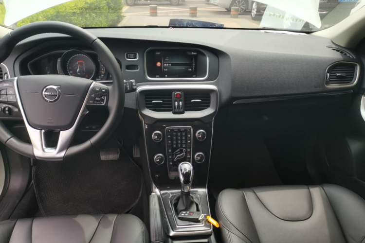 Used Volvo V40 2019 T3 Zhiyi Edition Audio And AC Panel