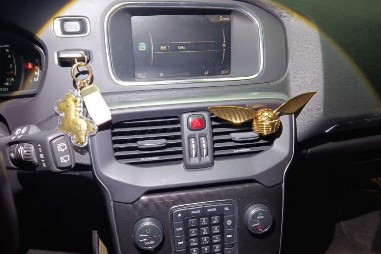 Used Volvo V40 2019 T3 Zhiyi Edition Audio And AC Panel