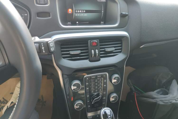 Used Volvo V40 2019 T3 Zhiyi Edition Audio And AC Panel