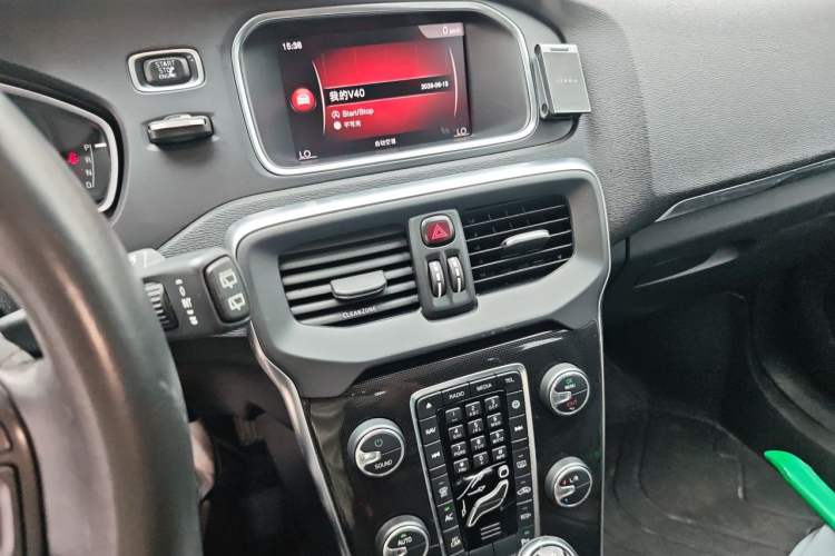 Used Volvo V40 2019 T3 Zhiyi Edition Audio And AC Panel