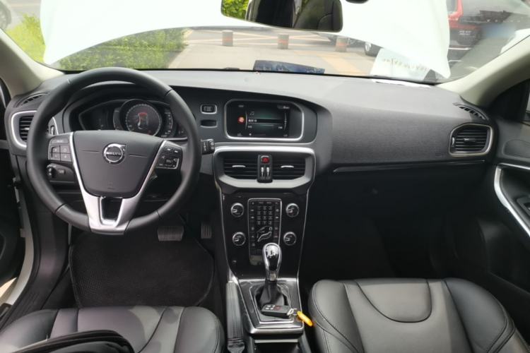 Used Volvo V40 2019 T3 Zhiyi Edition Center Console