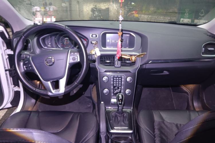 Used Volvo V40 2019 T3 Zhiyi Edition Center Console