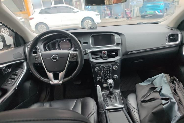 Used Volvo V40 2019 T3 Zhiyi Edition Center Console