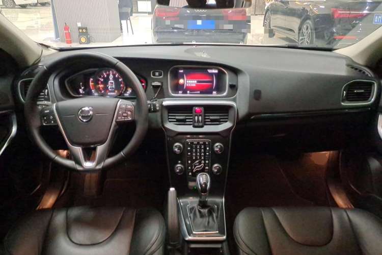 Used Volvo V40 2019 T3 Zhiyi Edition Center Console