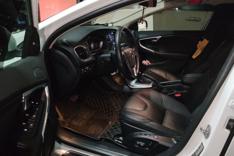 Used Volvo V40 2019 T3 Smart Luxury Edition Driver Seat