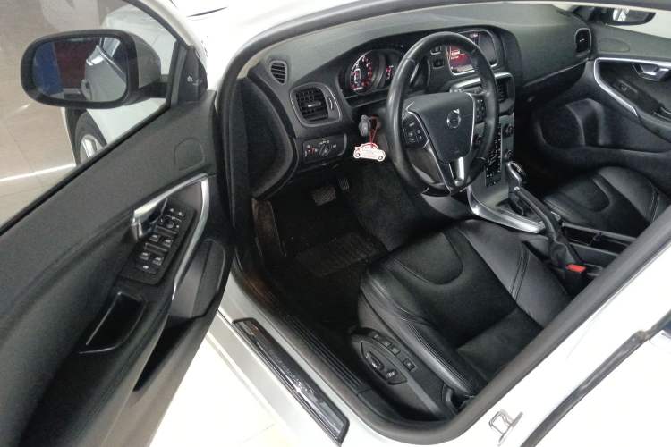 Used Volvo V40 2019 T3 Smart Luxury Edition Driver Seat