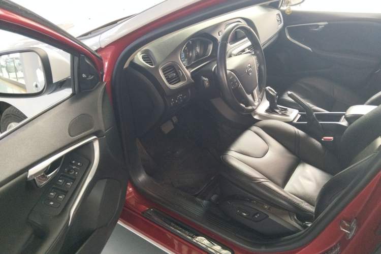 Used Volvo V40 2019 T3 Smart Luxury Edition Driver Seat