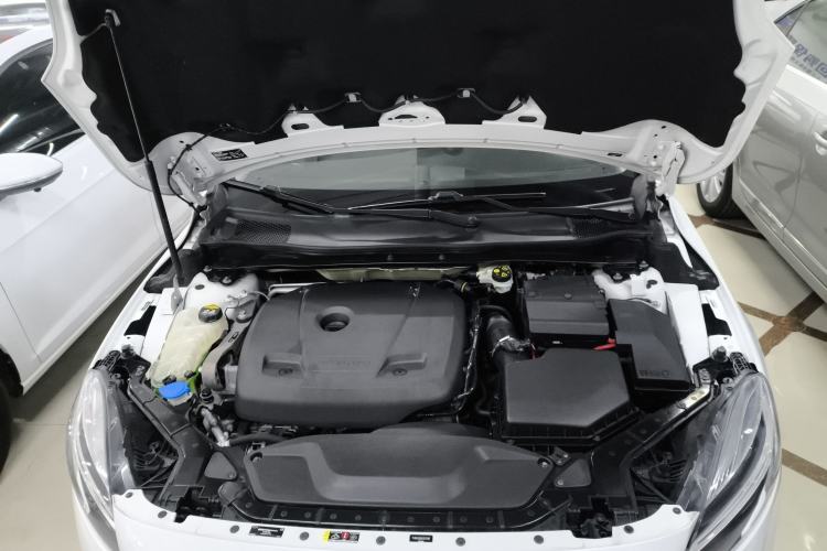 Used Volvo V40 2019 T3 Zhiyi Edition Engine Bay