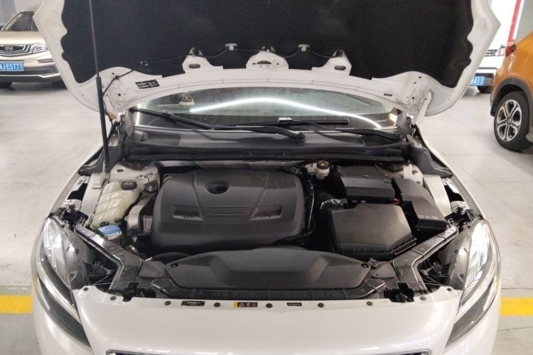 Used Volvo V40 2019 T3 Zhiyi Edition Engine Bay